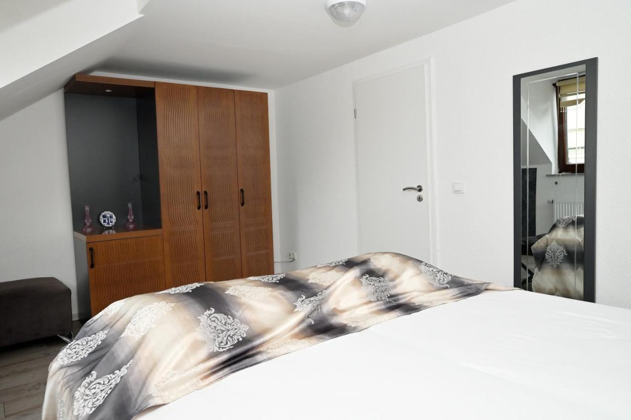 Ferienwohnung&Aparts By Kispet Group Hotels In Oberhausen โอเบอร์เฮาเซิน ภายนอก รูปภาพ