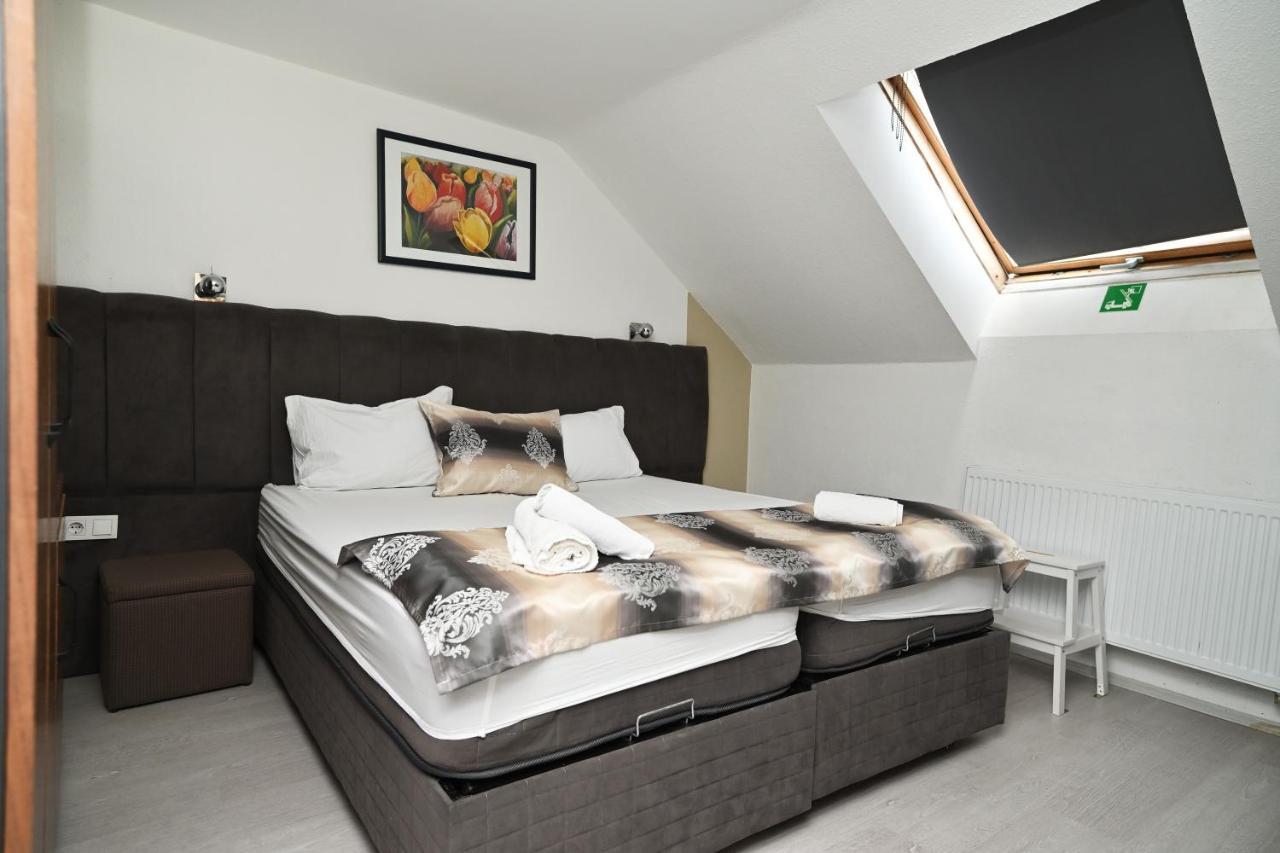 Ferienwohnung&Aparts By Kispet Group Hotels In Oberhausen โอเบอร์เฮาเซิน ภายนอก รูปภาพ